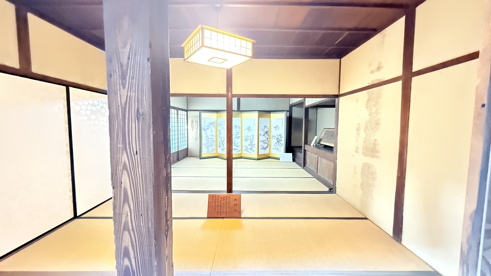 展示室（屏風のある部屋） / Exhibition room (with folding screen)