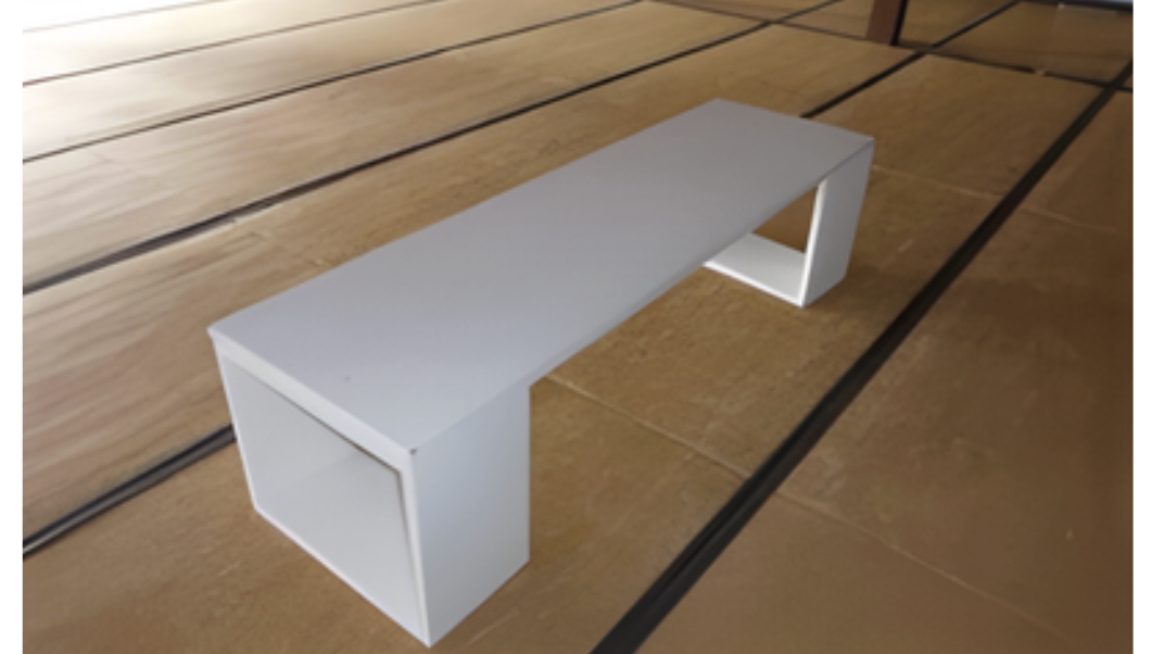 白色ラッカー仕上げテーブル / White lacquer table